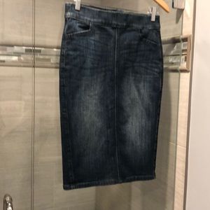 EXPRESS Mid Calf Jean Skirt. (Size4). Never worn